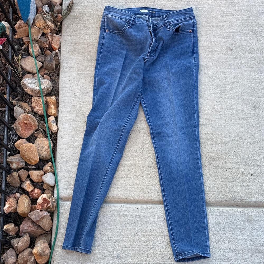 Old Navy Women's Skinny Jeans in Blue